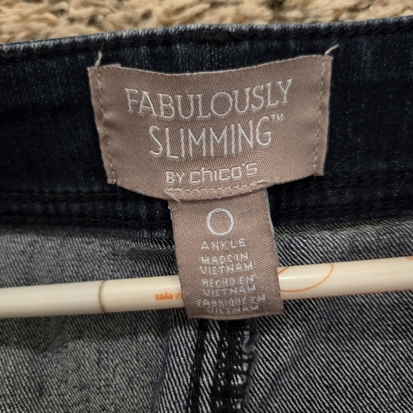 Fabulously slimming by Chicos, ankle jeans size 0 Dark Wash - Picture 7 of 15